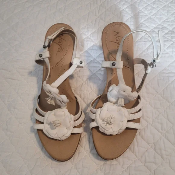 NAYA White Leather Sandals with Flower Detail and Block Heel Size 8.5 - Picture 5 of 7